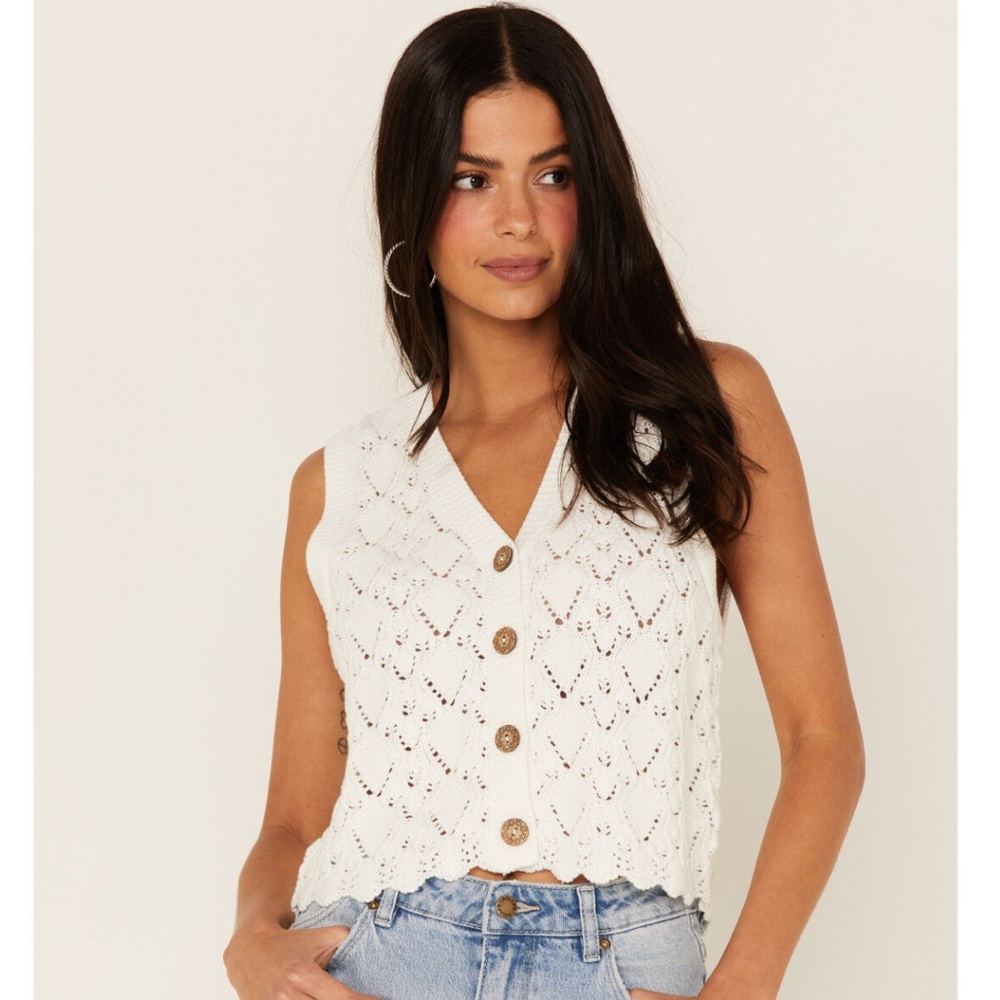 CLEO + WOLF White Cropped Sweater Knit Vest